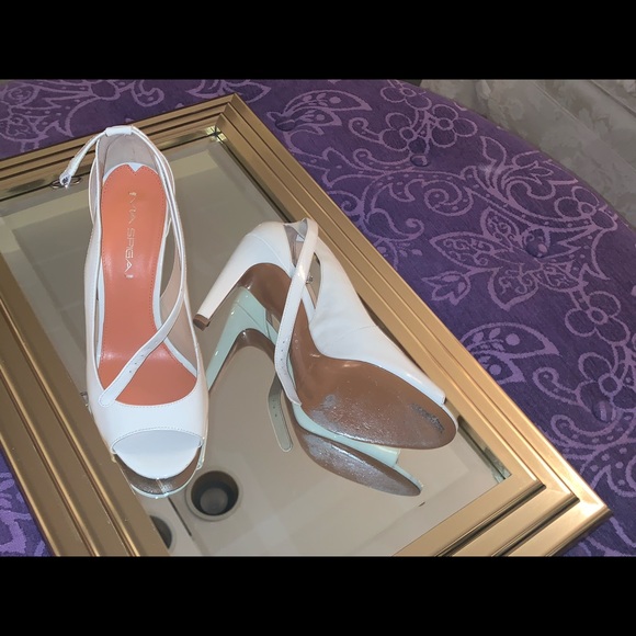 Beautiful White Shoes - Picture 6 of 11